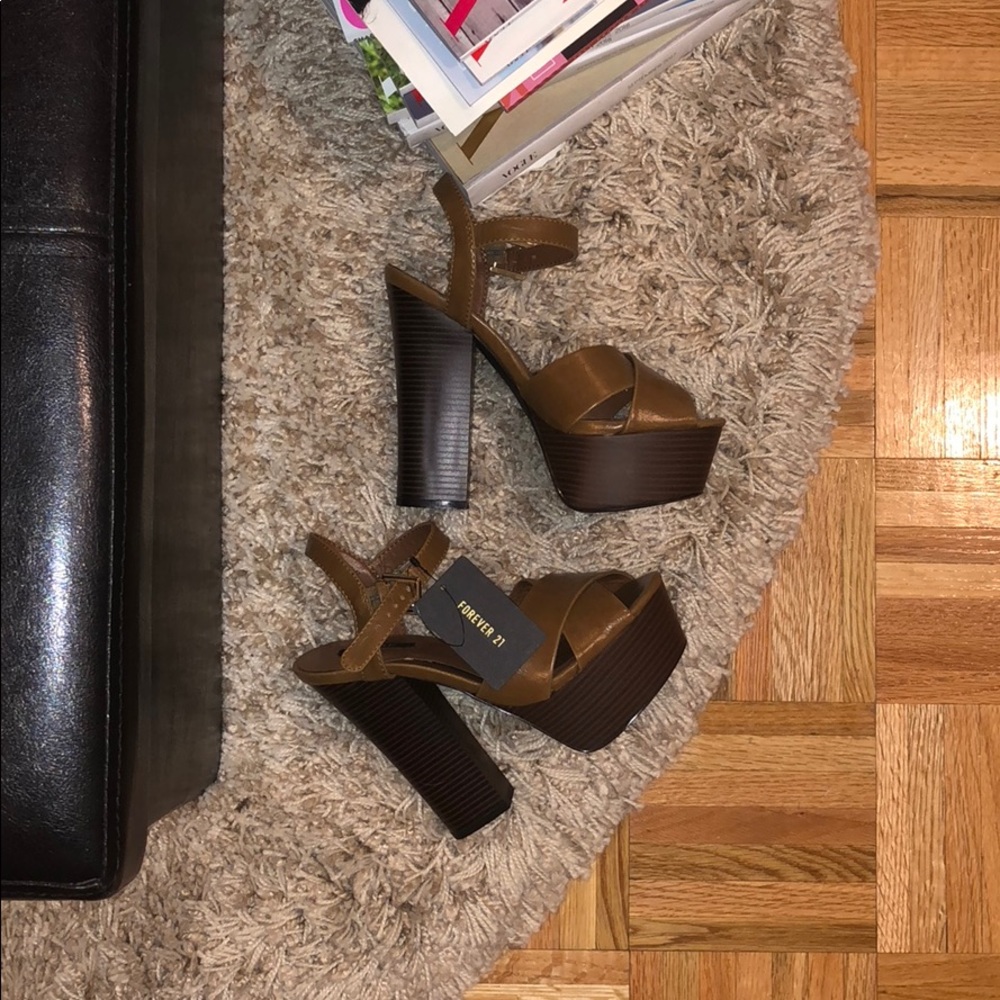 Tan Brown Platform Heels Sandals Fall Outfit